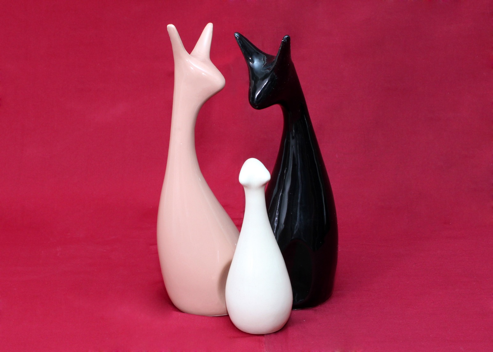 Elegant Deer Family Figurines – Modern Ceramic Decorative Showpiece Set of 3